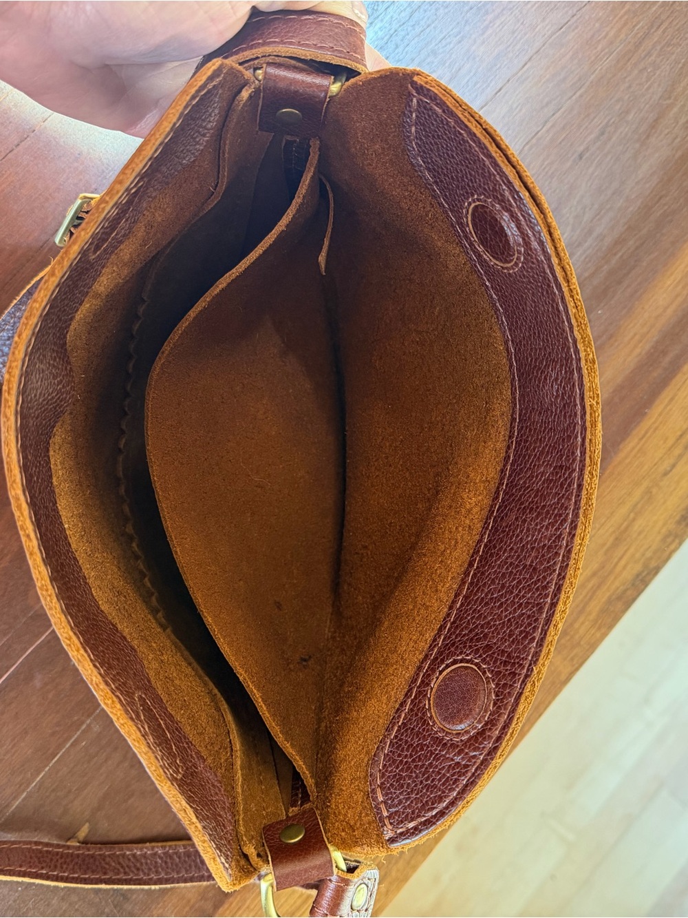 Portland Leather - Koala Medium - Nutmeg Crossbody Bag - Picture 3 of 8